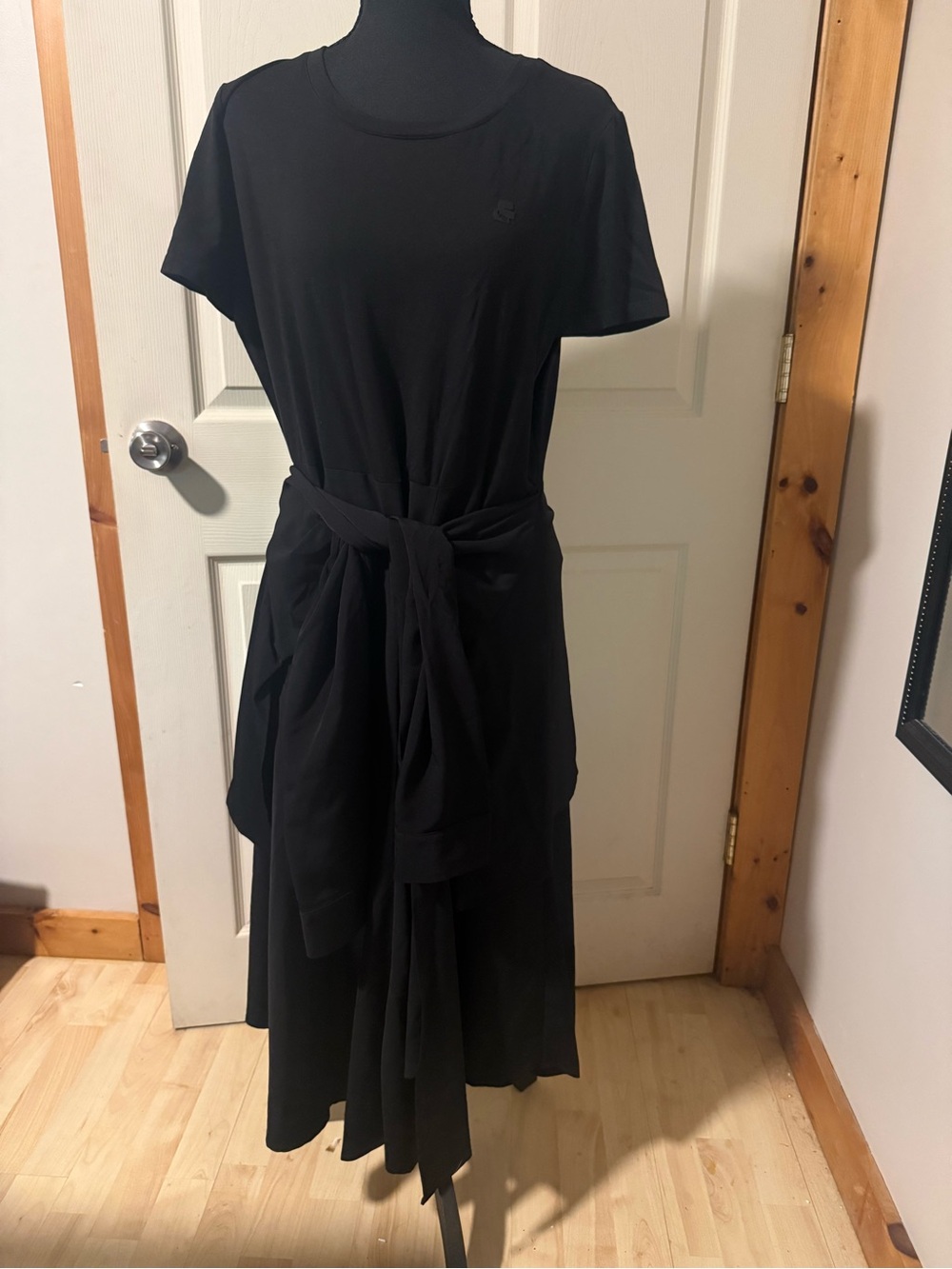 Karl Lagerfeld Black Short-Sleeve Tie-Waist Dress, Size 12